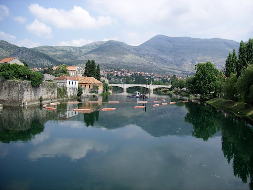 19-TREBINJE%252520IN%252520GORA%252520LEOTAR%252520S%252520STOLPOM.JPG