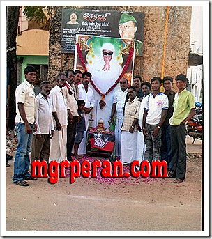 MGR fans in Pazhani