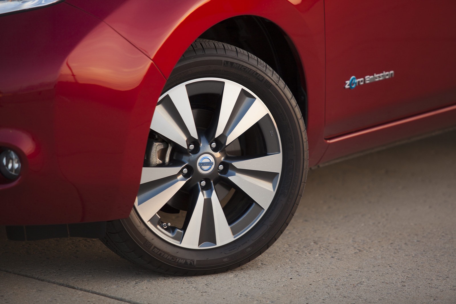 [2014-Nissan-Leaf-23%255B2%255D.jpg]