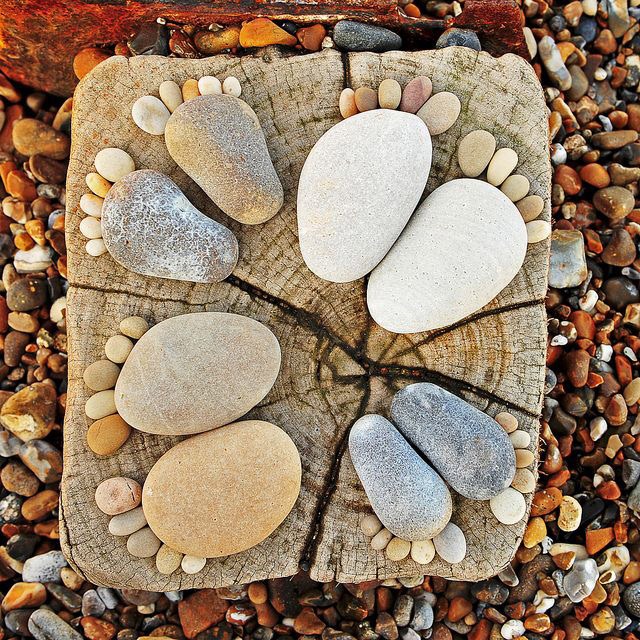 [Stone_Footprints_by_Iain_Blake_12%255B7%255D.jpg]