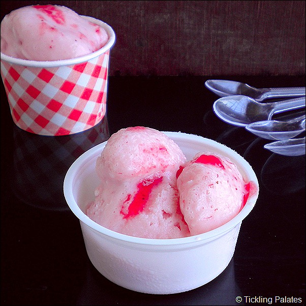 Eggless Strawberry Ice cream
