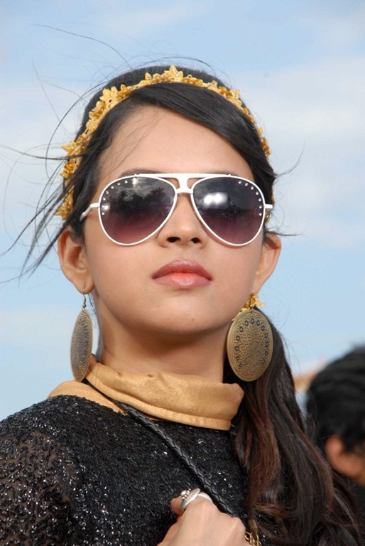 [actress_bhavana_latest_stylish_pic%255B3%255D.jpg]