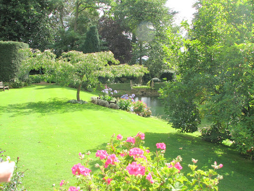 Coton Manor - the upper lawn
