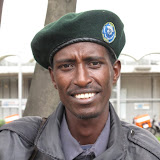 Addis - agent de securite de la poste.JPG