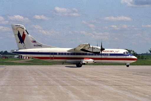 American Eagle ATR42-300 (N421MQ) of Simmons Airlines operating as ... American Eagle ATR42-300 (N421MQ) of Simmons Airlines operating as ...
