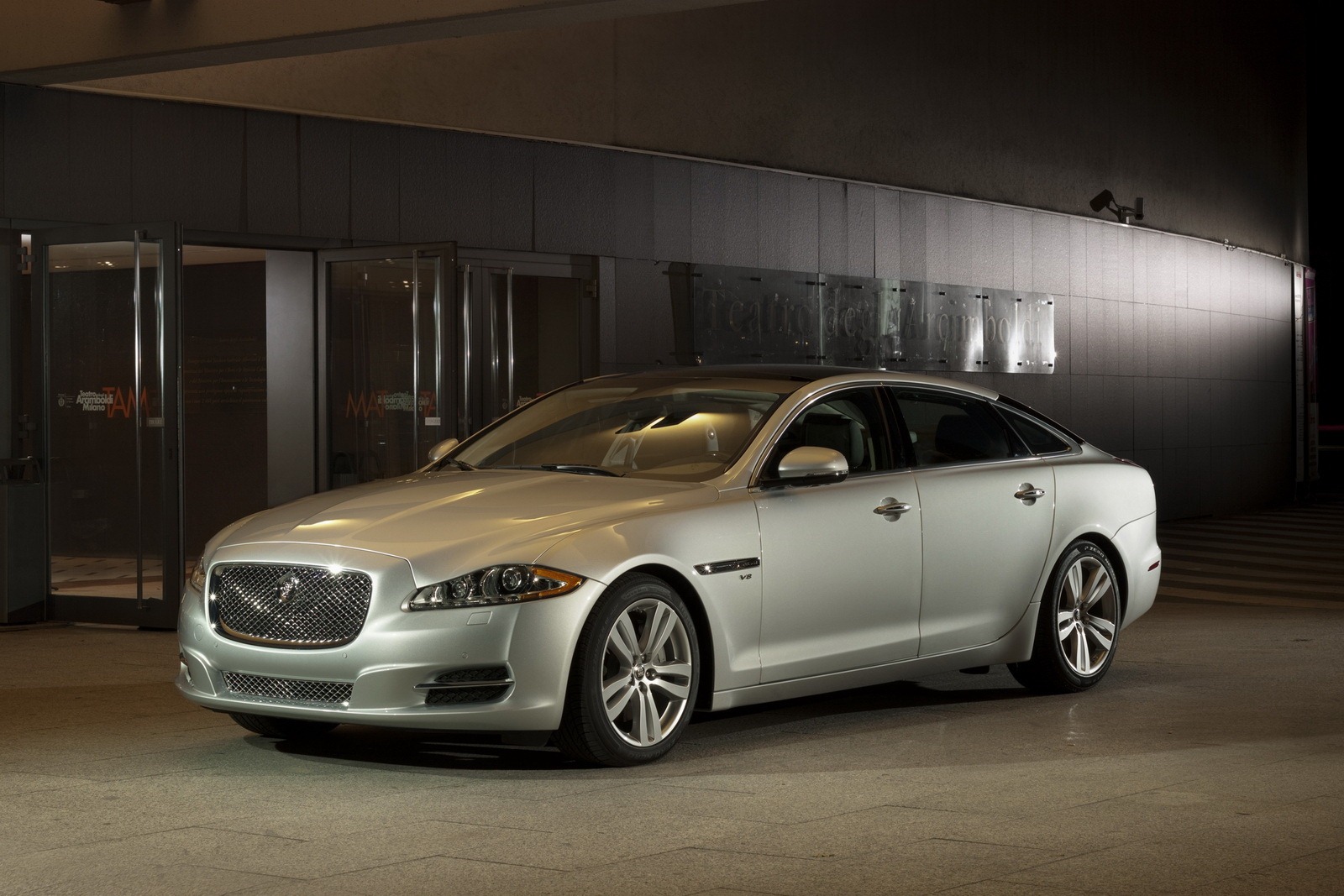 [Jaguar-XJ%255B3%255D.jpg]