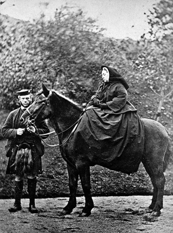 [446px-Queen_Victoria%252C_photographed_by_George_Washington_Wilson_%25281863%2529%255B2%255D.jpg]