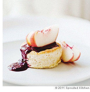 [ginger_cakes_with_white_peaches_and_blackberry_coulis%255B3%255D.jpg]