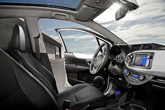 Full Hybrid Toyota Yaris -3-.jpg