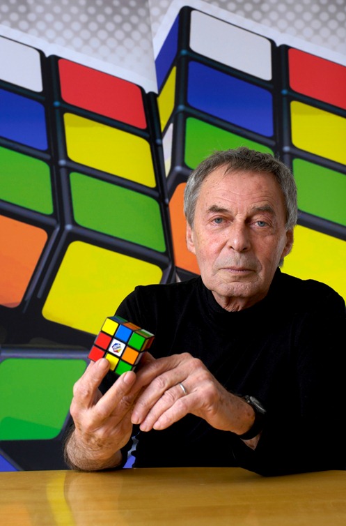 Erno-Cube-cube-background-HR Erno-Cube-cube-background-HR