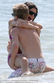 Selena y Justin en Hawai - 6