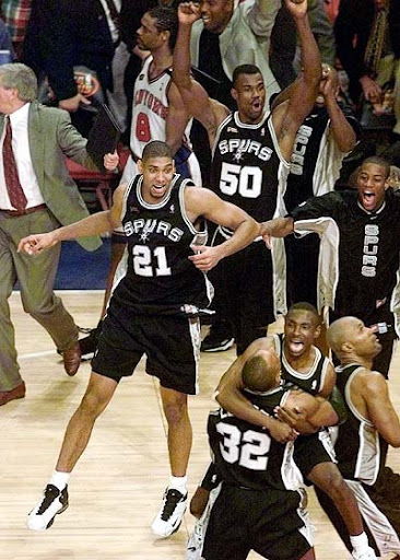 A contrast of styles: The 1999 vs. 2010-11 San Antonio Spurs