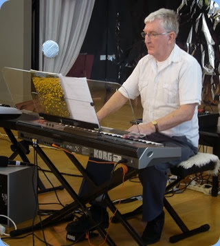Gordon Sutherland playing his Korg Pa3X