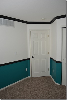 Black moldings Black moldings