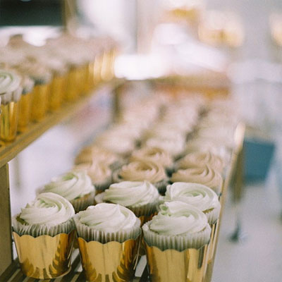 These golden cupcake holders make a classic treat look much more glamorous. (cocokelley.blogspot.com) These golden cupcake holders make a classic treat look much more glamorous. (cocokelley.blogspot.com)