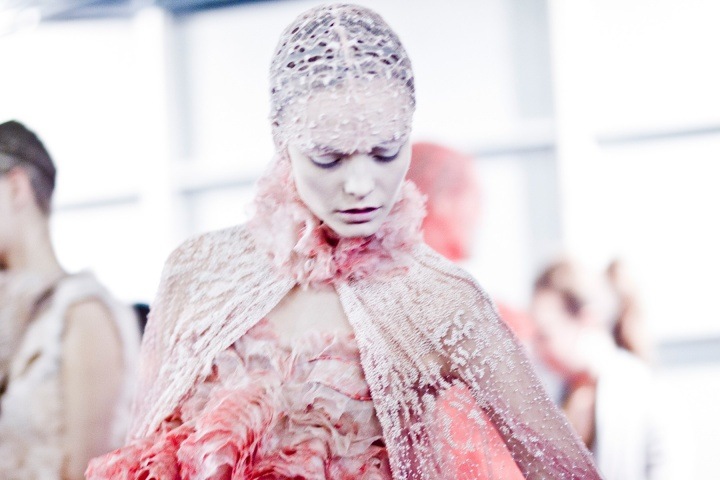 [alexander-mcqueen-rtw-ss2012-candids%255B32%255D.jpg]