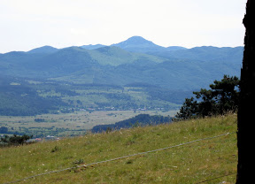 Pogled v dolino, odzadaj Snežnik./Look back and Mt.Snežnik BR-001 in the background.