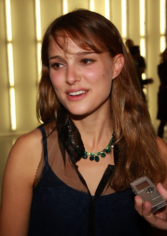 [Natalie-Portman-Emerald-Necklace%255B4%255D.jpg]