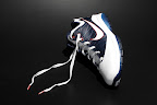 nike lebron 7 ps gr white navy red 4 01 Nike Air Max LeBron VII (7)   White/Navy/Gold Sample Actual Photos