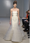 This strapless Vera Wang dress is classic and refined.