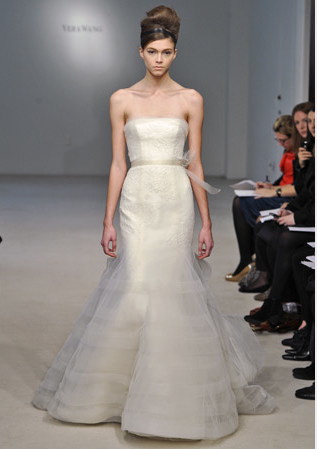 This strapless Vera Wang dress is classic and refined.