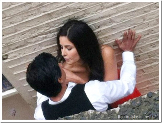 Shahrukh Khan-Katrina Kaif caught in a passionate moment1 Shahrukh Khan-Katrina Kaif caught in a passionate moment1