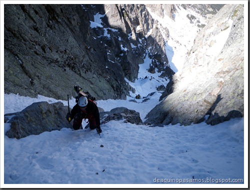 Corredor Gigolo 240m 65º IV (Cambre d'Aze 2750m, Cerdanya, Pirineos) (Isra) 8637