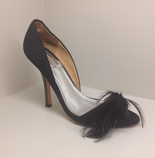 These evening shoes with a bit of plumage are a nod to the feathered trend we spotted all over the Fall/Winter runways. These evening shoes with a bit of plumage are a nod to the feathered trend we spotted all over the Fall/Winter runways.