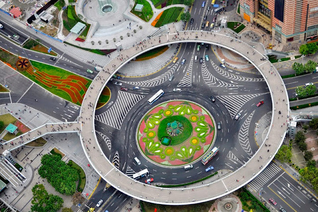 Tema Utrip mesta_D_Irena Vidmar_Shanghai krozisce .jpg