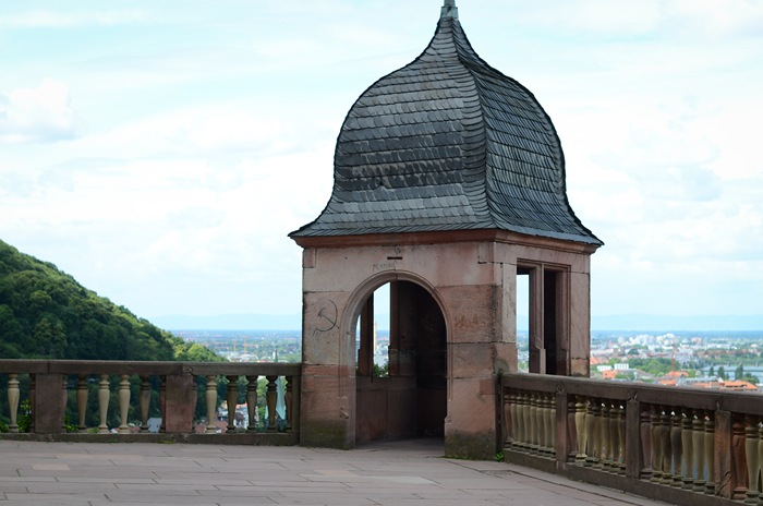 [castle62.jpg]