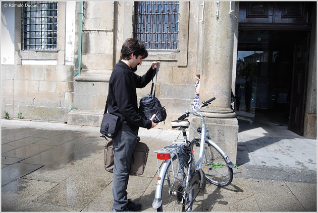 Falta de estacionamentos para bicicletas à entrada da Câmara Municipal de Braga