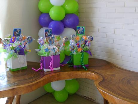 Centros de mesa con globos con buzz lightyear - Imagui