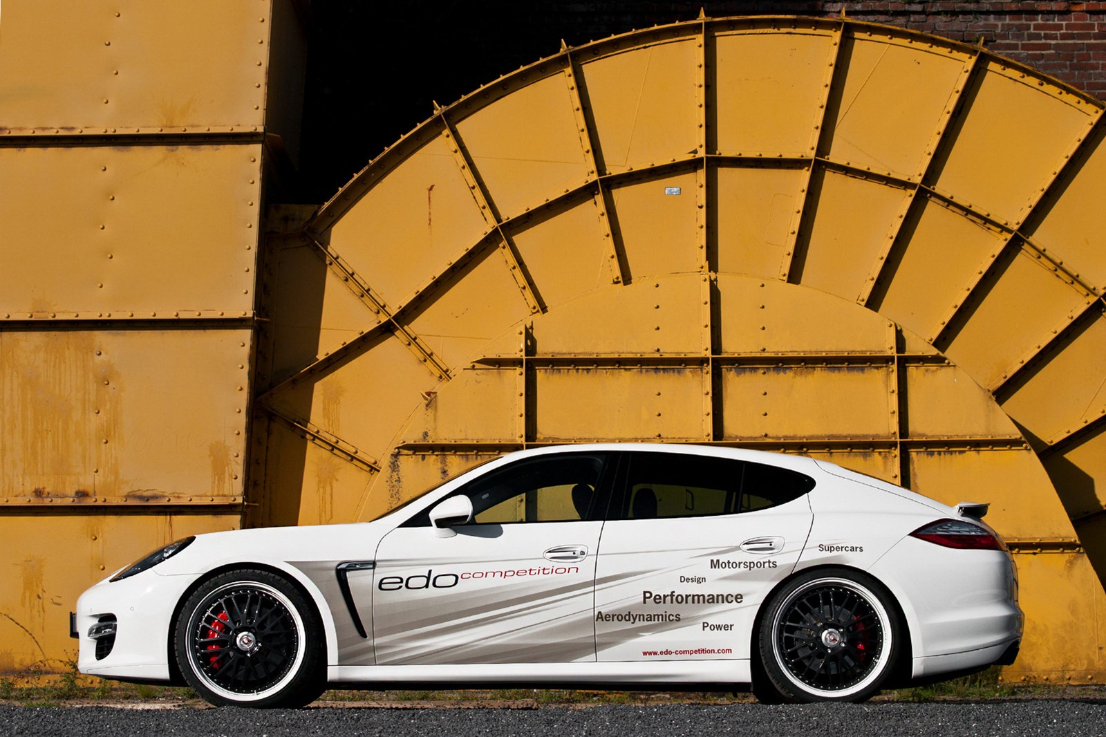 [Porsche-Panamera-Edo-Competition-Turbo-S35%255B2%255D.jpg]