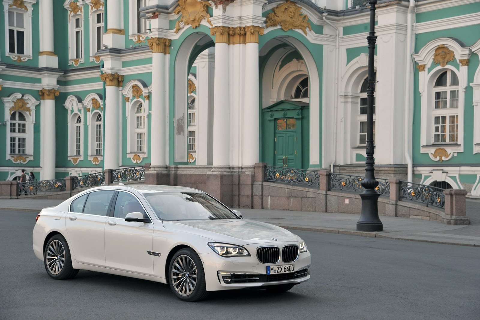 [2013-BMW-7-Series-21%255B5%255D.jpg]