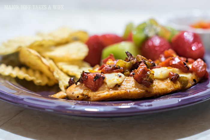 healthy chicken dinner in under 20 minutes. Holiday Memories with Mezzetta! This easy lunch or dinner recipe will have you sailing through the holidays. Casual enough for everyday, but colorful enough for a holiday feast! Features 3 different peppers and packs a flavorful punch! All in less than 20 minutes! There is also a coupon for Mezzetta products as well as a chance to win 1 of 31 Holiday Gift Baskets! #MezzettaMemories #SharingJoy #Chicken #Peppers #Easy #dinner #recipe Healthy chicken dinner in under 20 minutes. 3 Pepper Chicken. Holiday Memories with Mezzetta! These easy lunch or dinner will have you sailing through the holidays. Casual enough for everyday, but colorful enough for a holiday feast! Features 3 different peppers and packs a flavorful punch! All in less than 20 minutes! There is also a coupon for Mezzetta products as well as a chance to win 1 of 31 Holiday Gift Baskets! #MezzettaMemories #SharingJoy #Chicken #Peppers #Easy #dinner #recipe