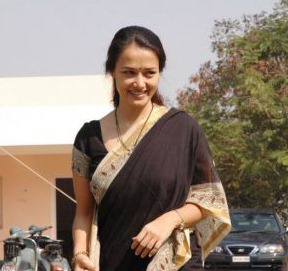 [Old%2520Actress%2520Amala_Nagarjuna_in%2520saree_still%255B3%255D.jpg]