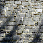 6 – Muur in niet-gekantrechte breuksteen