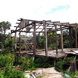 写真2 ： 空き家になったスクウォッター住居（Sg. Sebatang）