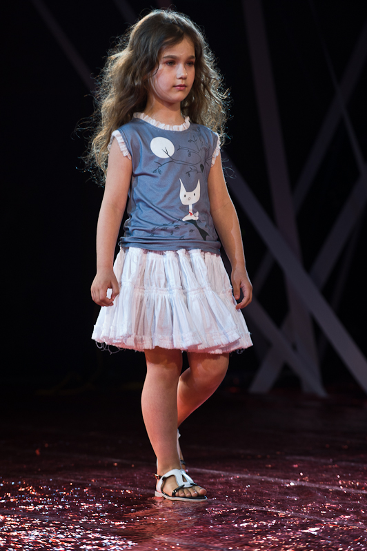 Лариса ЛОБАНОВА (показ дитячої колекції), HOLIDAY FASHION WEEK 2011 Фото Сергея Черникова