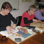 kantkringmiddag april 2006 Rina, Nelly, Mia klaar voor website.jpg
