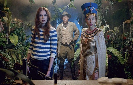Dr Who, Dinosaurs on a Spaceship, Amy Pond and Queen Nefertiti Dr Who, dinosaurs on a spaceship, Amy Pond and Queen Nefertiti of Egypt look perplexed