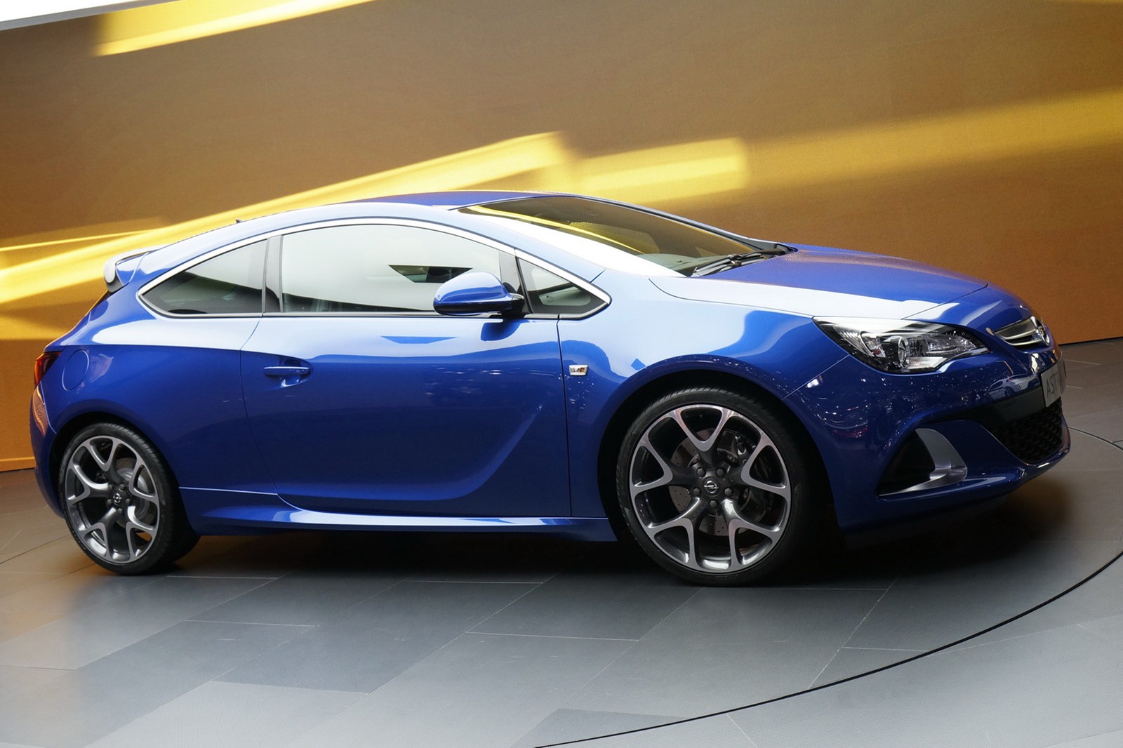 [2012-Opel-Astra-OPC-1%255B2%255D.jpg]