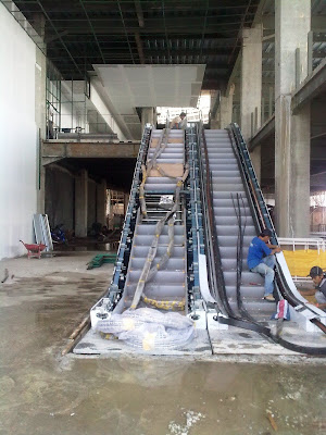 Escalator dalam Entrance Building per 8 Desember 2009