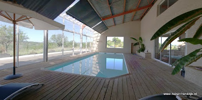 Moderne villa met inpandig zwembad en atelier