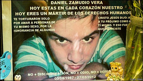Foto de Daniel Zamudio está cercada de homenagens no cemitério (Foto: Paula Molina/BBC) Daniel Zamudio