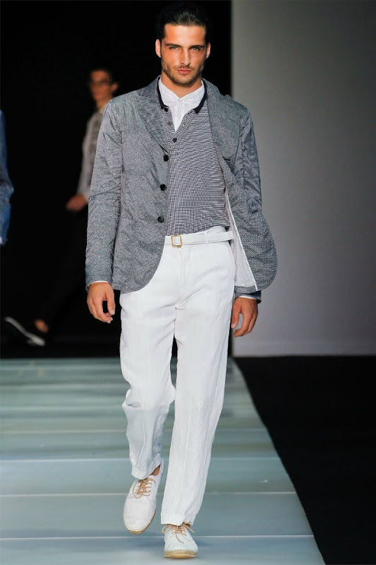 Milan Fashion Week Primavera 2012 - Giorgio Armani (14)