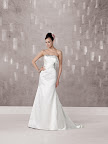 A simple, elegant Kathy Ireland strapless gown. A simple, elegant Kathy Ireland strapless gown.