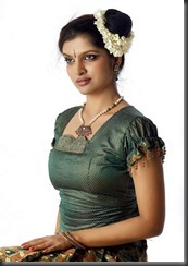actress sruthi nair hot_sideview