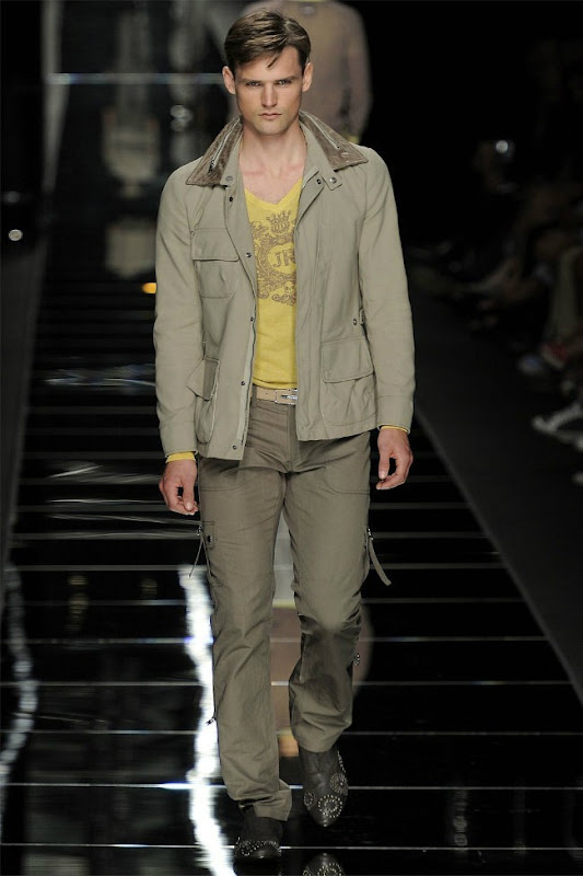Milan Fashion Week Primavera 2012 - John Richmond (35)