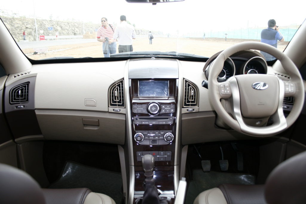 [Mahindra-XUV500-dashboard%255B2%255D.jpg]